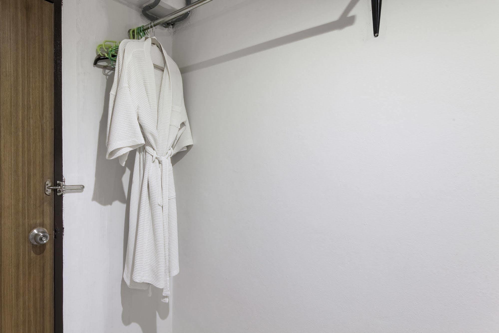 Zen Rooms Basic Nanai Phuket Patong Екстер'єр фото