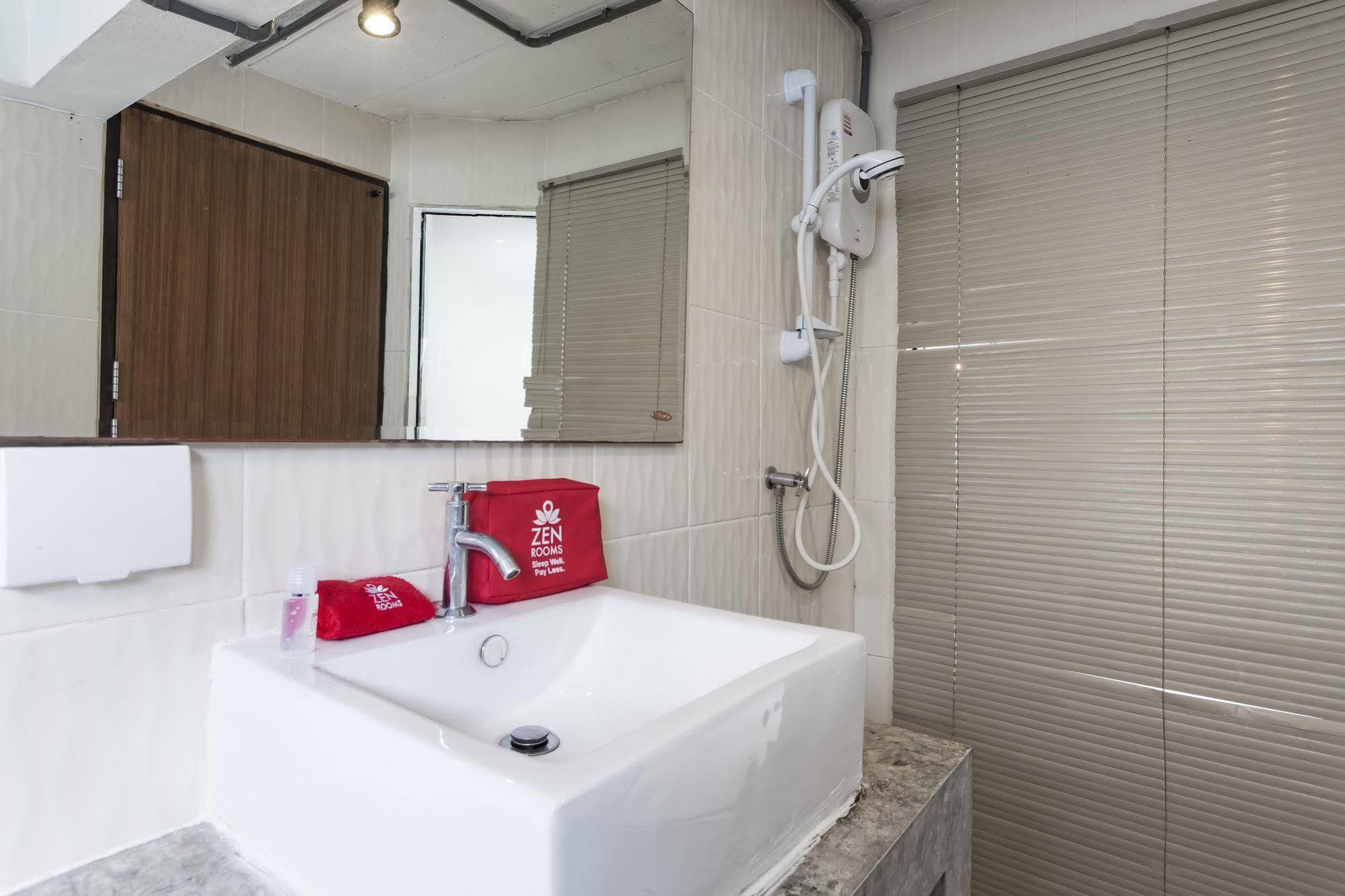 Zen Rooms Basic Nanai Phuket Patong Екстер'єр фото