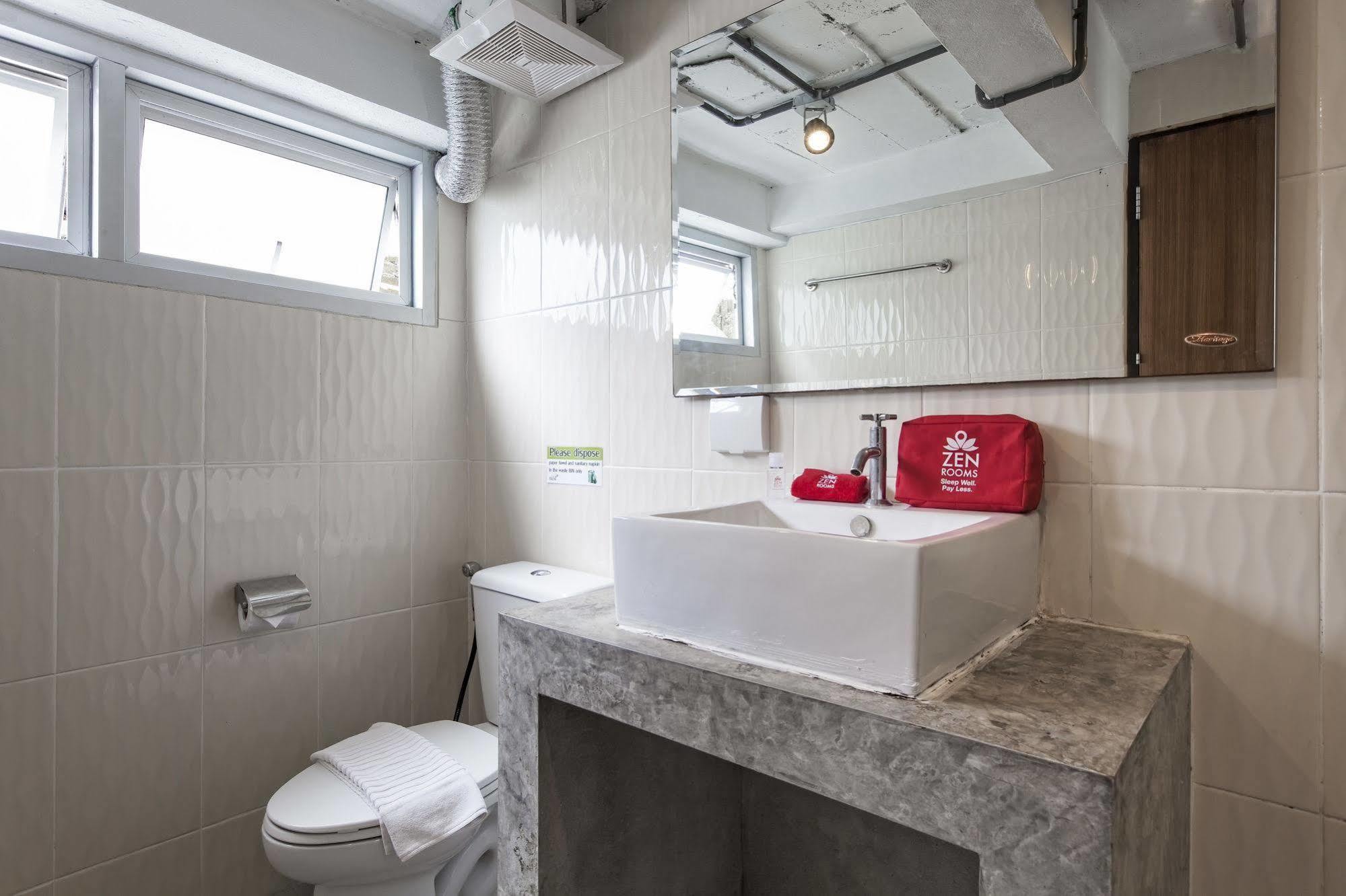 Zen Rooms Basic Nanai Phuket Patong Екстер'єр фото