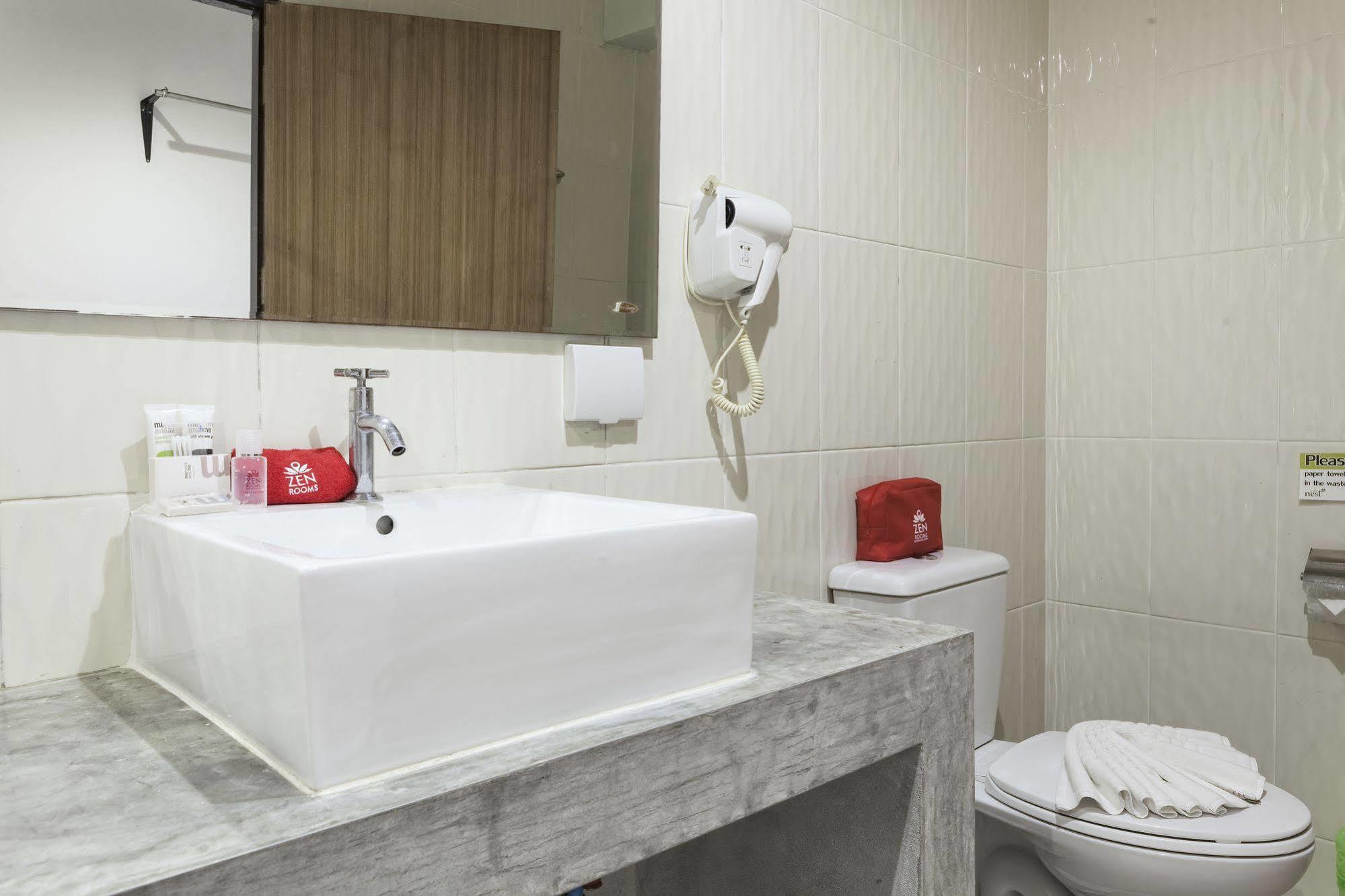 Zen Rooms Basic Nanai Phuket Patong Екстер'єр фото