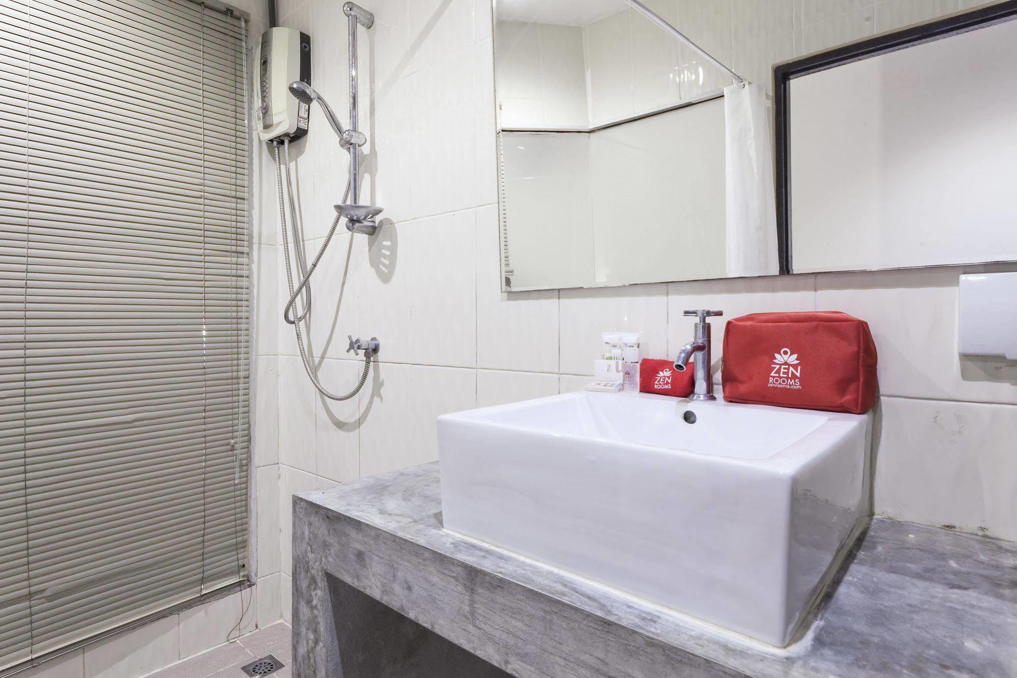 Zen Rooms Basic Nanai Phuket Patong Екстер'єр фото